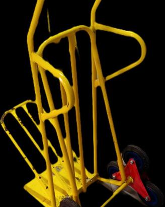 Carrello saliscale a tre ruote