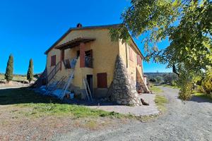 Casale in bella posizione panoramica Cecina
