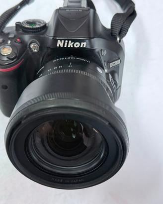 Kit Nikon D5200 (solo 8.500 scatti) + 3 obiettivi
