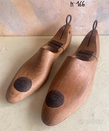 Coppia di antiche forme per scarpa