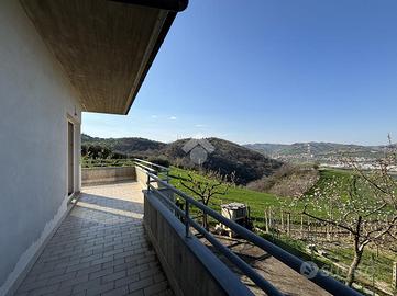 VILLA A SCHIERA D'ANGOLO A CELLINO ATTANASIO