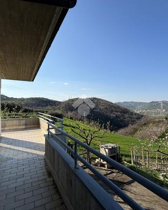 VILLA A SCHIERA D'ANGOLO A CELLINO ATTANASIO