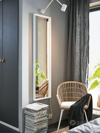 Specchio da parete moderno con cornice bianca