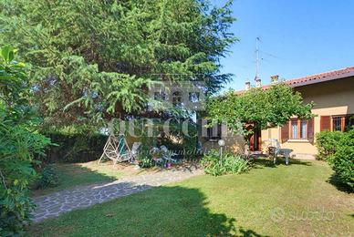 Villa di 330 m² con più di 5 locali e box auto dop