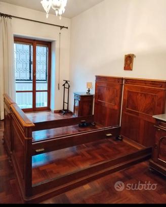 camera vintage in radica noce stile luigi Filippo 