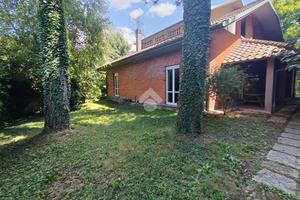 VILLA SINGOLA A LENTATE SUL SEVESO