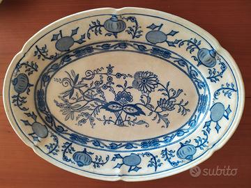 due vassoi di fine 800  in porcellana pregiata 