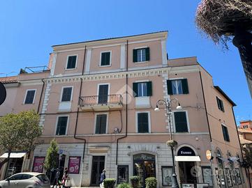 2 LOCALI A GENZANO DI ROMA