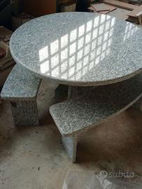 Tavolo tondo e panche