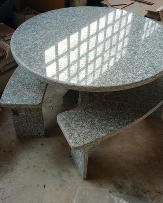 Tavolo tondo e panche