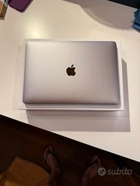 macbook pro M1 anno 2021 capacità 256 gb
