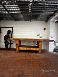 Tavolo d’epoca in legno massello