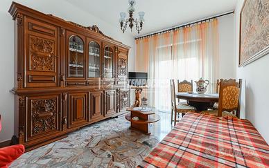 AMPIO 2 LOCALI COMPLETO DI BOX - LIBERO SUBITO!