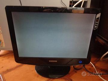 Tv Samsung da 20 pollici 2032 MW x ricambi permuto