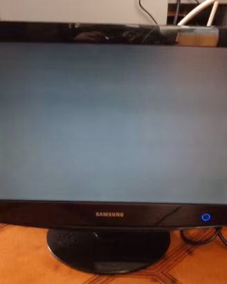 Tv Samsung da 20 pollici 2032 MW x ricambi permuto