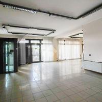 NEGOZIO A TREZZANO ROSA