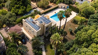 Mondello villa con piscina in Viale Savoia