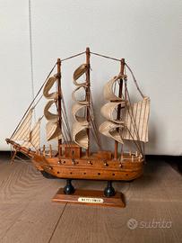 Modellino vintage da collezione galeone Mayflower.