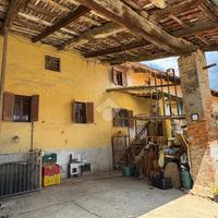 CASA SEMINDIPENDENTE A MOMBELLO DI TORINO