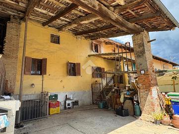 CASA SEMINDIPENDENTE A MOMBELLO DI TORINO