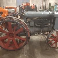 Fordson f a petrolio.