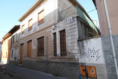 Ampia proprietà, centro storico di Sacconago