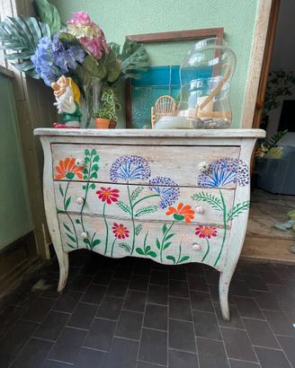 Cassettiera shabby dipinta a mano