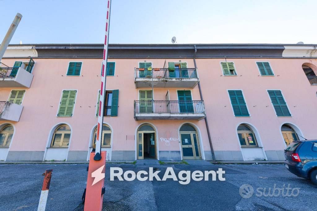 Immobile di 855 m² con più di 5 locali a Genova - Vista 2