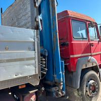 Iveco 190-30 con gru