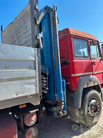 Iveco 190-30 con gru