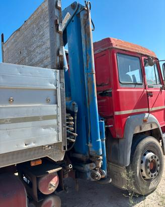 Iveco 190-30 con gru