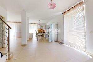 SPLENDIDA VILLA BIFAMILIARE CON BOX AUTO TRIPLO -