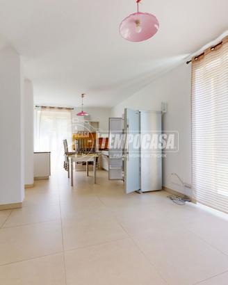 SPLENDIDA VILLA BIFAMILIARE CON BOX AUTO TRIPLO -