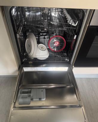 Cucina completa con elettrodomestici