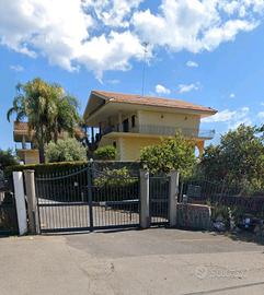 Villa panoramica con giardino