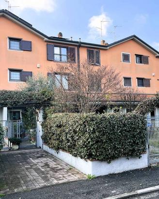 Villetta a schiera di 200 m² con 5 locali e box au