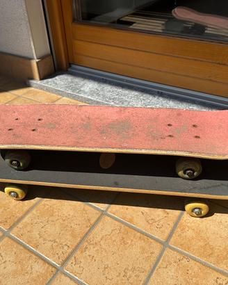 2 skateboard usati (uno di marca Roces)