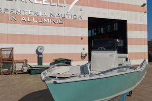 Imbarcazione CANCELLI 19