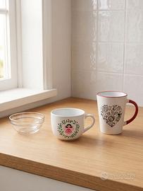 2 tazze in ceramica decorate e ciotola in vetro Du