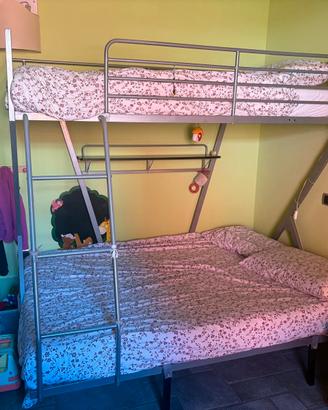 letto a castello completo di materassi