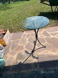 Tavolino in vetro e ferro battuto