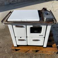 Cucina a legna con forno
