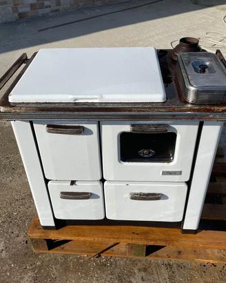 Cucina a legna con forno