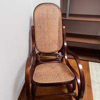 Dondolo in paglia di Vienna