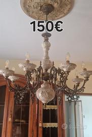 Lampadario, sci, libri