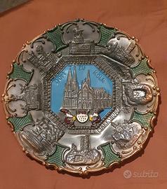 piatto in metallo, souvenir vintage, colonia