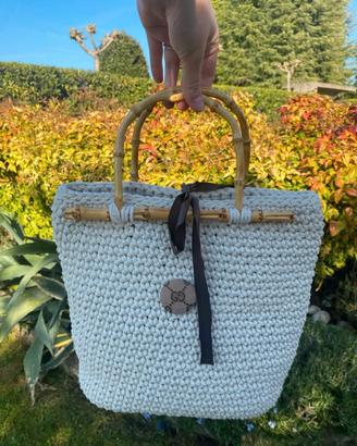 Borsa in corda con manici in legno