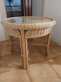 Tavolino in rattan con vetro