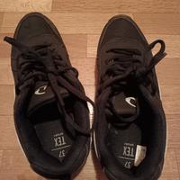 scarpe da ginnastica nere e bianche con lacci n.37