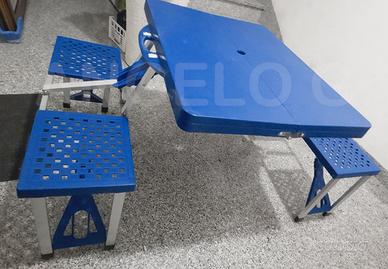 Tavolo picnic pieghevole con sedie